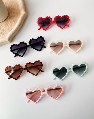 China 2021 new fashion children's sunglasses sunglasses shape heart shape children sunglasses flower love girl glasses for sale