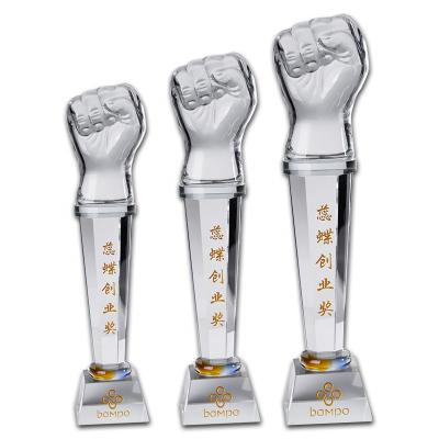 China Wholesale Crystal Trophy Custom Logo Carved Crystal Glass Fist Trophy from Europe China Manufacture for sale