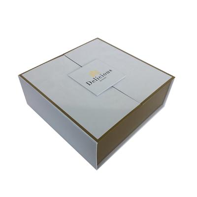 China Recyclable Customized Elegant White Cake Packaging Box Wedding Size for sale