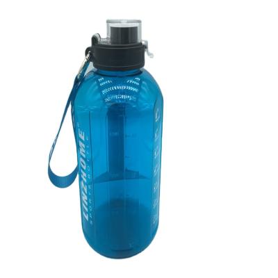 China Stored Portable Reusable Reusable Insulated Plastic Flat Water Bottles Adjust 2200ml Transparent for sale