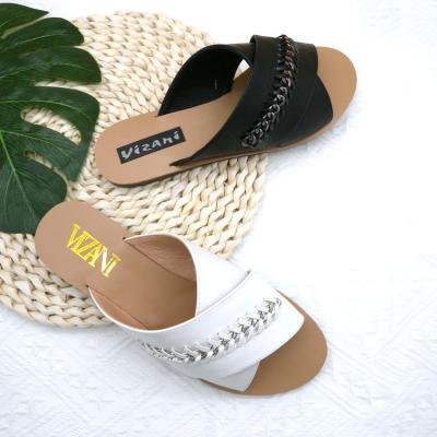 China Fashion Trend High Quality Metal Design Chain Slip On Beach Flat Ladies Slippers for sale