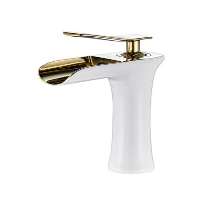 China Hot Products Single Handle Bathroom Basin Sink Water Faucet Metered Faucets for sale