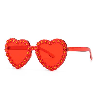 China New Fashion Sunglasses Applique Diamond Heart Shaped Sunglasses Personalized Women Sun Glasses Sun Glasses L7003 for sale