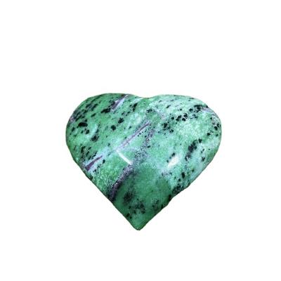 China Hot-selling high quality Europe healing green and red crystal stone heart for decoration for sale