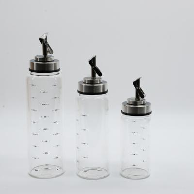 China Freshness Preservation Borosilicate Olive Oil Dispenser Bottle With Stainless Steel Glass Pouring Spout for sale