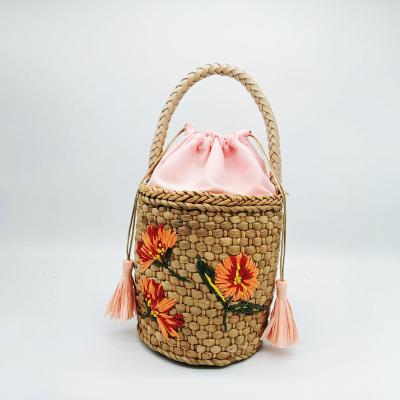 China Water Resistant New Straw Woven Bucket Bag Summer Lady Shopping Beach Flower Embroidery Straw Bag for sale