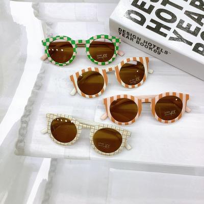 China Wholesale New Personality Glasses Retro Fashion Sunglasses Kids Checkerboard Sunglasses UV400 High Quality Lightweight Travel Sunglasses Small for sale