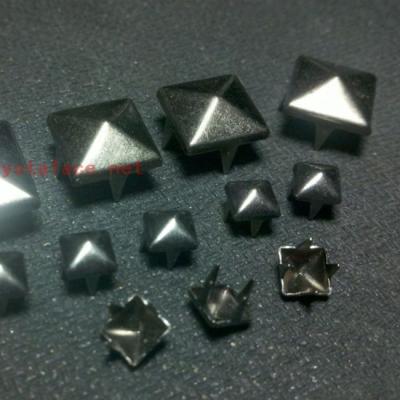 China Lead Free Nickel Free Black Pyramid Nickel Brass Gunmetal Studs With Prongs For Boots for sale