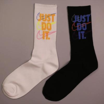 China Sports chrome Hearys Vloneys off street dance skateboard whiteys men and women in tube cotton cross socks for sale