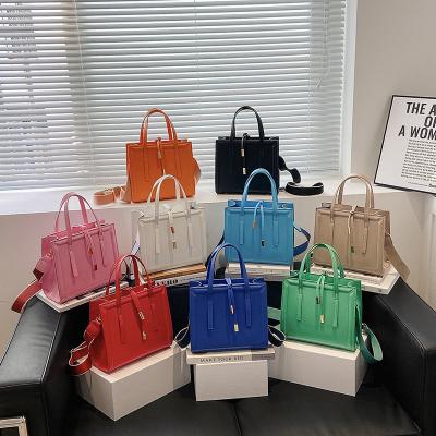 China Fashion Lady Handbags 2023 New Design Purses Light Elegant Lady Leather High Volume Lady Bags For Women for sale