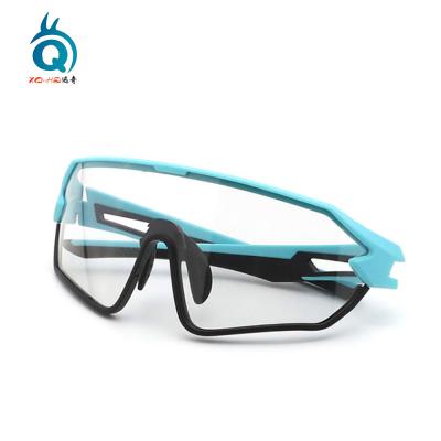 China Oversized photochromic photochromic bicycle cycle glasses quality uv400 de ciclismo de fotocromaticas de gafas de verre de UV protection PC for sale