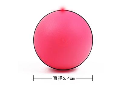 Chine La taille automatique du jouet 6.4cm de chien de boule de lueur, chat d'amusement de trois couleurs joue le CE approuvé à vendre