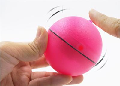 Chine Jouets mobiles aléatoires de jeu de chat de matière plastique de jouet de boule de chat avec la vibration à vendre