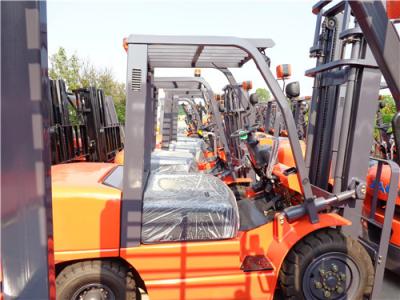 China Caminhão diesel do transporte de materiais da empilhadeira de 2 toneladas com quadro de porta nivelada CPCD20 à venda