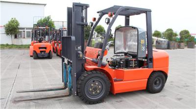 China 2500KG Gasoline Powered Forklift Truck Red , Counterbalance Fork Lift for sale