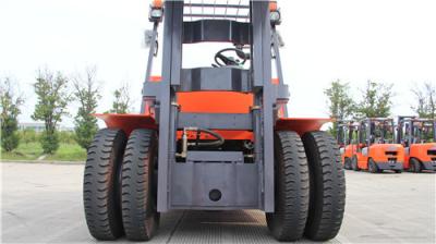 China 1.8 Ton Off Road Gasoline Forklift Truck With Nissan Engine For Material Handling CPQD15 for sale