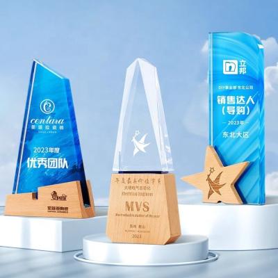 China USA Unique Base Customized 3D Etched Crystal Wooden Awards For Improvement Prize Glass Souvenirs Trophy for sale