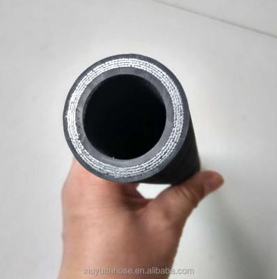 Cina Oil Base Hydraulic Fluids Factory Price Surface Engraving Wire Spiral Hydraulic Hose Oil Pipeline Rubber Tube Excavator Flexible Hydraulic Hose in vendita