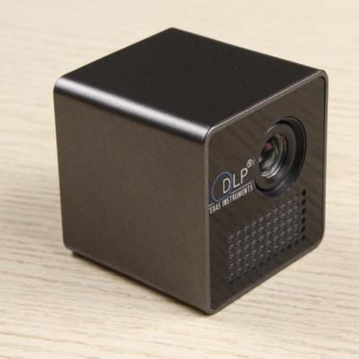 China New Low Cost OEM ODM P1S High Lumens HD Portable DLP Projector Factory Price Rechargeable Wholesale Low Cost Pico wifi mini en venta