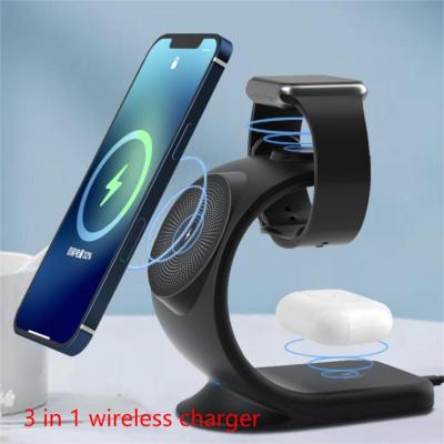 Cina Wholesale Portable 15w Household Electrical Appliances Magnetic Fast 3 in 1 Wireless Charger Stand Phone Wireless Charger in vendita