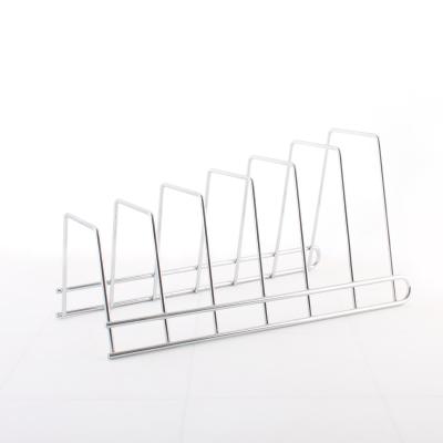 China Kitchen Metal Wire Chrome Plated Cutting Board Holder Pantry and Cabinet Organizer Bakeware Rack for sale