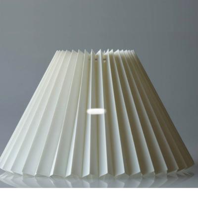 China Knife Shape Pleated Tapered Shade Fabric Shade Pure Color Pleated Lamp Shade For Table Lighting Lamps for sale