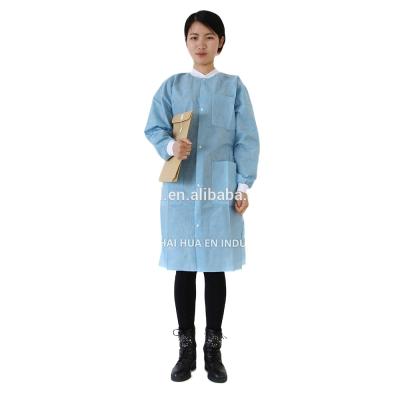 China Lab Non Woven Disposable Nonwoven Coats In Long Sleeve With Knitted Cuff And Collar for sale