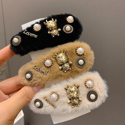 China European and American style plush wholesale BB cuts retro love knocks hair slides cow bear rabbit furry animal hair clip clasp for women for sale