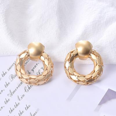 China TRENDY Gold Metal Drop Pearl Earing Circle C Circle Matt Gold Irregular Round Water Hollow Twist Drop Earrings Geometric Jewelry for sale