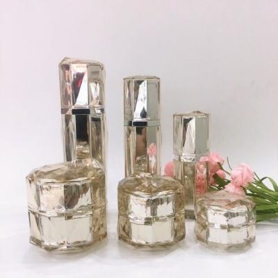 China Acrylic PP Body Material Round Plastic Cosmetic Jars for Lip Balm Packaging Solution for sale