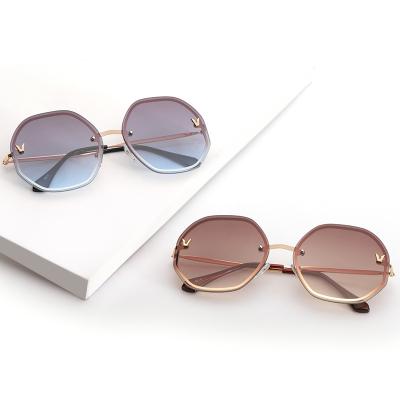 China Fashion Sunglasses 2022 Luxury Oversized Rimless Sun Glasses Men Women Round Custom Wholesale Metal Sunglasses for sale