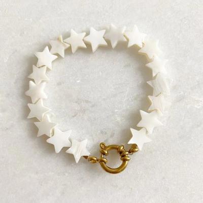 China Exquisite Natural Handmade Lead Free Nickel Free Shell Star Bracelet Elegant Classic Women Beaded Bracelet Gifts For Friend 2022 Minimalist ArmJewelry for sale