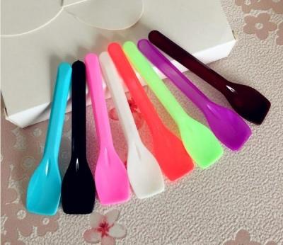 China Long Handled Plastic Ice Cream Spoons , Mini Ice Cream Serving Spoon Food Grade Material for sale