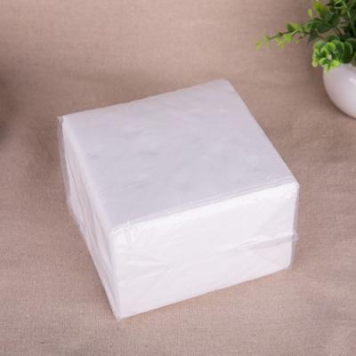 China Cocktail Disposable Supplies Personalized Dinner Napkins 15-25 Gsm/M2 Virgin Pulp for sale