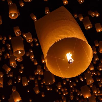 China Europe High Quality 100% Biodegradable Paper Chinese White Sky Lantern for sale