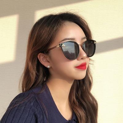 China 2022 Fashion Luxury Sunglasses Women Oval Metal Frame Retro Small Bee Men's Brand Sports Lenses Classic Sun Glasses UV400 for sale