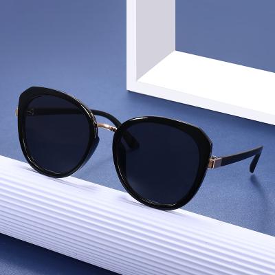 China New Anti UV400 Gradient Vintage Fashion Square Black Frame Shades Women's Luxury Glass Oversized Sunglasses for sale