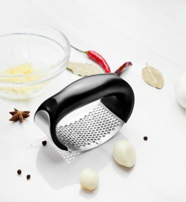 China High Quality Viable Stainless Steel Manual Stainless Steel Garlic Mincer Multi Function Garlic Press For Kitchen for sale