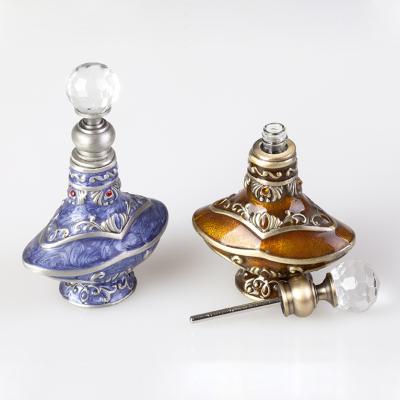 China Personal Holy Care 4ml Lamp Metal Perfume Bottles Empty Glass Refillable Essential Bottle 0il Home Decoration#58813 and 58812 for sale