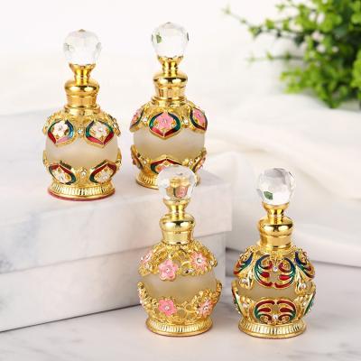 China Arabic Empty Glass Personal Care 15ml Metal Alloy Perfume Bottle Style Essential Oil Bottle Antiqued Retro Vintage Craft Gift Home Decoration for sale