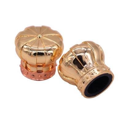 China Non Puddle Crown Cap Design Two Colors Cap Zinc Alloy Zamac Perfume Cap For FEA 15 Perfume Bottle for sale