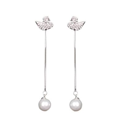 China Hot Selling Wholesale Trendy Factory Fashion Silver Pearl Earrings925 Pearl Earrings Swan Earrings For Women for sale