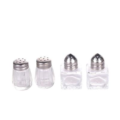 China Sustainable Mini Spice Shakers Salt and Pepper Seasonings Stainless Steel Top and Glass Cube Body Bangs Travel Restaurant and Home Kitchen for sale