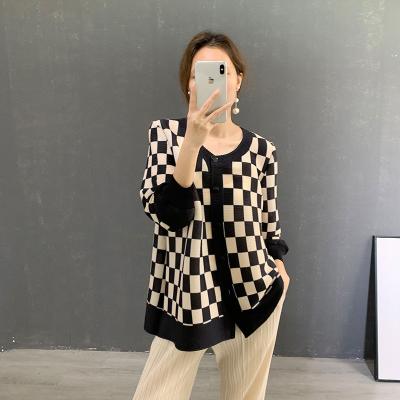 China FXZ QUICK DRY spring summer 2022 new looser breasted waist pleats women coat miyake pleated plaid print cardigan for sale