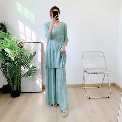 China Miyake QUICK DRY pleats suit spring summer 2022 new design loose pleated women's two-piece set for sale