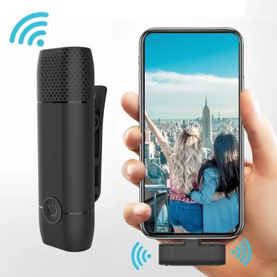 China Handheld Android Audio Phone Facebook Youtube Live Broadcast Gaming Mini Mic Wireless Lavalier Microphone Video Recording Headset Microphone for sale