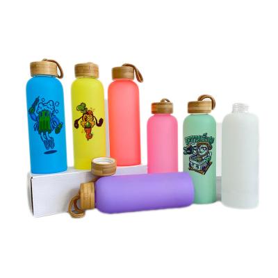 China New Arrival Fancy Mix Color 20oz Disposable Sublimation Clear Glass Water Bottle With Bamboo Lid For Heat Sublimation Printing for sale