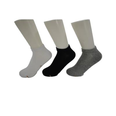 China Breathable Short Barrel Knocks On Breathable Perspiration Mens And Womens Soft Comfortable Sports Socks for sale