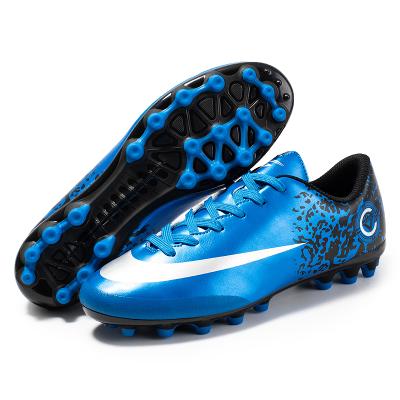 China Fashion trend new arrival wholesale artificial turf soccer cleats boys indoor original soccer shoe for men for sale