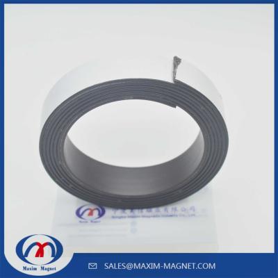 China Flexible Magnets Rubber magnets with adhesive in rolls for sale